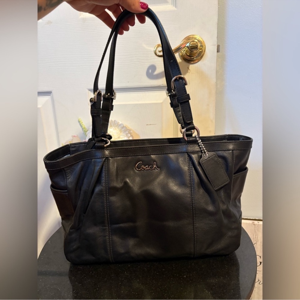 Coach Black Leather Shoulder Bag (zipper doesn’t work)